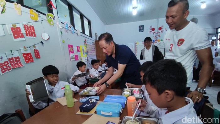 Menteri LH Ingatkan Daerah, Limbah Dapur MBG Jangan Diabaikan  